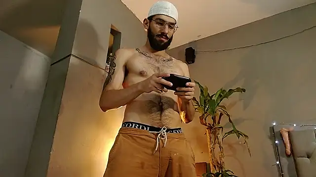 Snapshot of Mr_WhiteCock chatting on January 2025 11:32:01 PM Mr WhiteCock online show from January 2025 11:32:01 PM