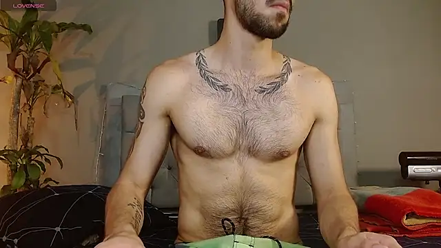 Snapshot of Mr_WhiteCock chatting on February 2025 09:31:01 PM Mr WhiteCock online show from February 2025 09:31:01 PM