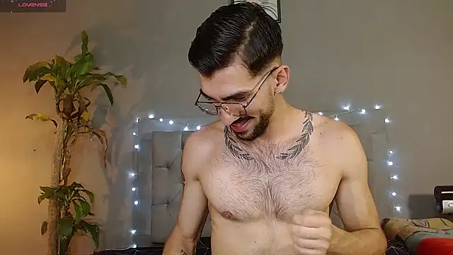 Snapshot of Mr_WhiteCock chatting on February 2025 11:13:02 PM Mr WhiteCock online show from February 2025 11:13:02 PM