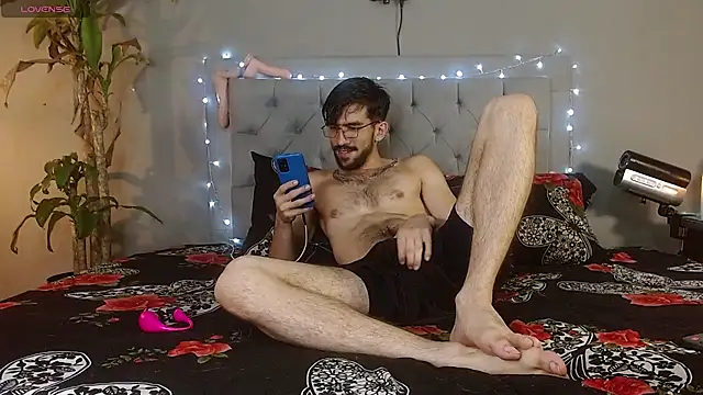 Snapshot of Mr_WhiteCock chatting on February 2025 10:03:02 PM Mr WhiteCock online show from February 2025 10:03:02 PM