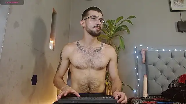 Snapshot of Mr_WhiteCock chatting on March 2025 05:36:02 PM Mr WhiteCock online show from March 2025 05:36:02 PM