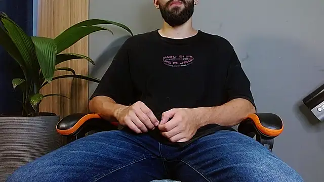 Snapshot of Mr_WhiteCock chatting on September 2025 10:53:01 PM Mr WhiteCock online show from September 2025 10:53:01 PM