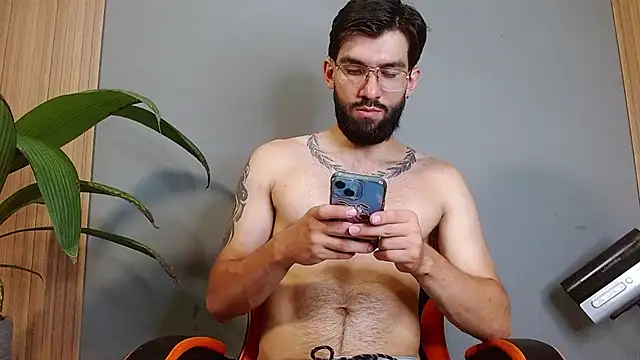 Snapshot of Mr_WhiteCock chatting on September 2025 05:57:02 PM Mr WhiteCock online show from September 2025 05:57:02 PM