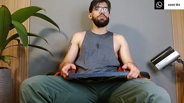 Snapshot of Mr_WhiteCock chatting on September 2025 11:10:01 AM Mr WhiteCock online show from September 2025 11:10:01 AM