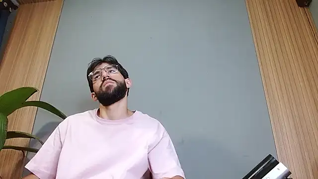 Snapshot of Mr_WhiteCock chatting on September 2025 01:40:01 AM Mr WhiteCock online show from September 2025 01:40:01 AM