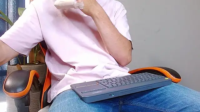 Snapshot of Mr_WhiteCock chatting on October 2025 07:36:02 PM Mr WhiteCock online show from October 2025 07:36:02 PM