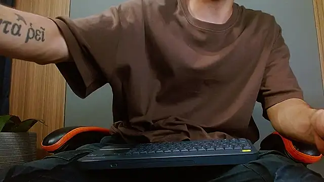 Snapshot of Mr_WhiteCock chatting on November 2025 02:44:01 AM Mr WhiteCock online show from November 2025 02:44:01 AM