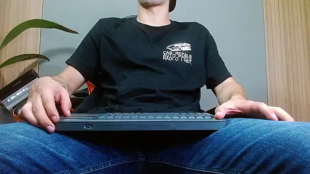 Snapshot of Mr_WhiteCock chatting on November 2025 11:37:02 PM Mr WhiteCock online show from November 2025 11:37:02 PM