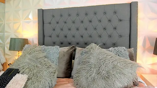 sarah salis  online show from January 2025 09:40:02 PM