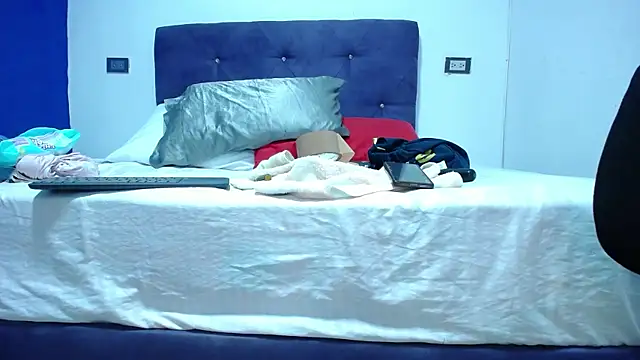 Squirter pussybomb online show from March 2025 04:24:02 AM