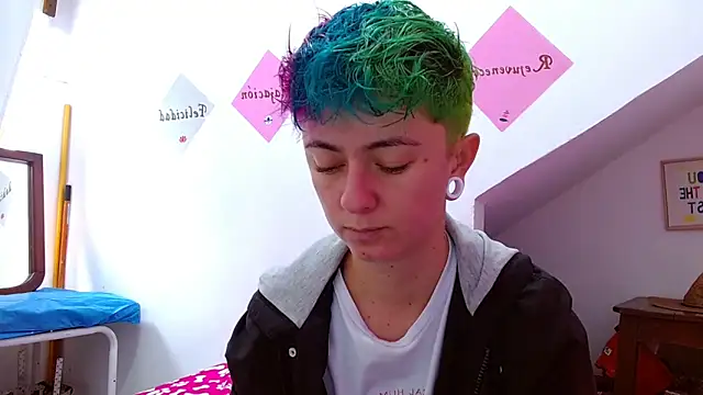 tomboyblue online show from October 2025 01:58:01 PM