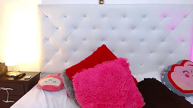 queenie star online show from December 2024 12:12:01 AM