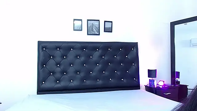 queenie star online show from March 2025 08:11:01 PM