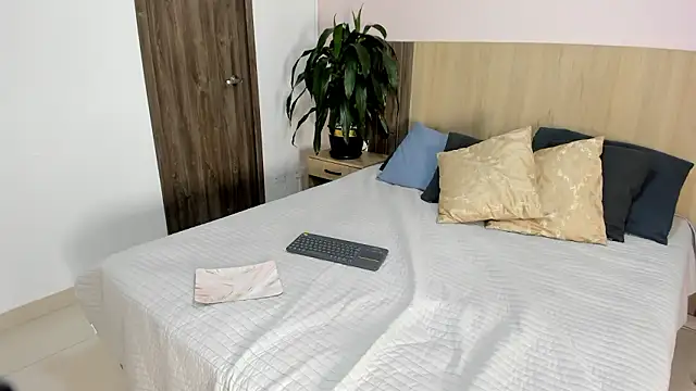 rebeca cortez  online show from March 2026 07:42:01 PM