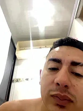 DanielGomez9 online show from December 2024 07:43:02 PM