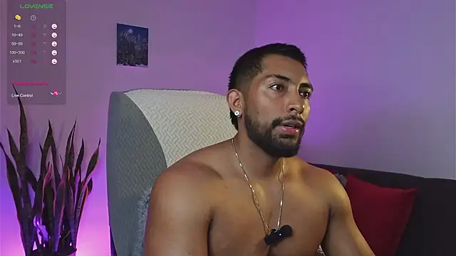 Snapshot of Couple_muscle1 chatting on May 2026 11:11:01 PM Couple muscle1 online show from May 2026 11:11:01 PM