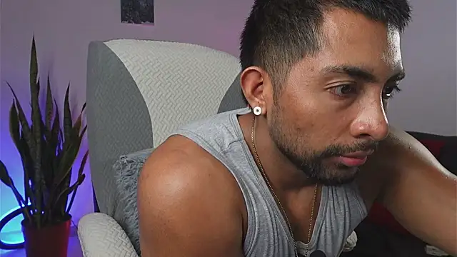 Snapshot of Couple_muscle1 chatting on May 2026 12:19:01 AM Couple muscle1 online show from May 2026 12:19:01 AM