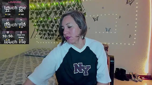 Lady breaks hearts online show from September 2025 10:37:01 AM