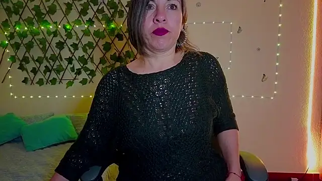 Lady breaks hearts online show from October 2025 10:27:02 AM