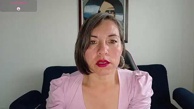 Lady breaks hearts online show from December 2025 10:29:02 PM