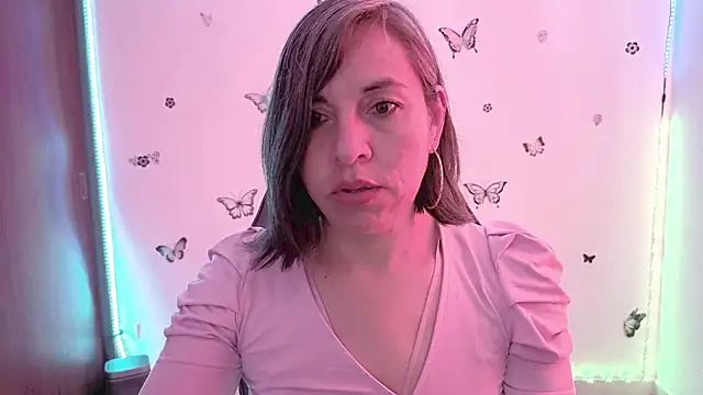 Lady breaks hearts online show from February 2026 01:32:02 PM