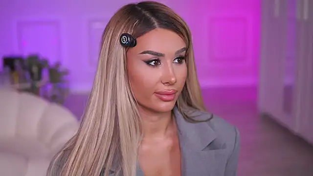 EvaZane online show from October 2025 08:20:01 PM