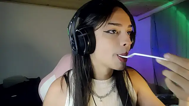 Dollbehavior  online show from January 2026 08:30:01 AM