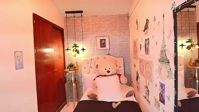 Snapshot of REDHOTTER_ chatting on February 2025 02:15:01 AM REDHOTTER online show from February 2025 02:15:01 AM