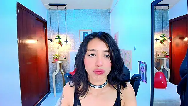 Snapshot of REDHOTTER_ chatting on March 2025 08:11:01 PM REDHOTTER online show from March 2025 08:11:01 PM