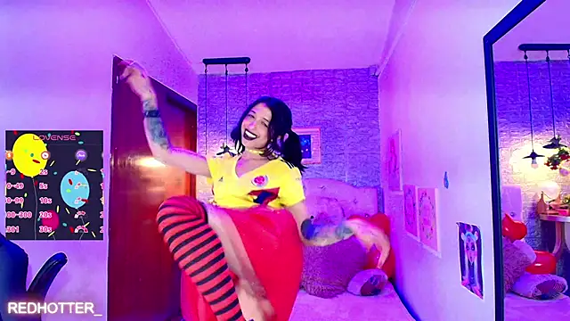 Snapshot of REDHOTTER_ chatting on March 2025 11:12:02 PM REDHOTTER online show from March 2025 11:12:02 PM