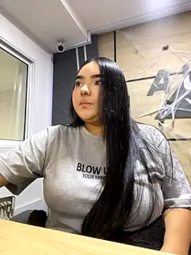 little lissiee online show from October 2025 03:00:02 PM