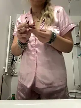 Snapshot of AllysonK chatting on February 2026 11:09:02 AM AllysonK online show from February 2026 11:09:02 AM