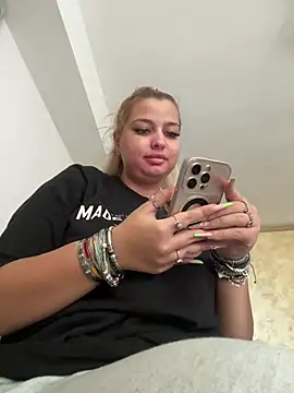 Snapshot of AllysonK chatting on July 2026 12:34:01 PM AllysonK online show from July 2026 12:34:01 PM