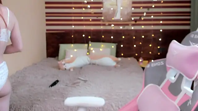 MilanaMua online show from September 2025 07:31:01 AM