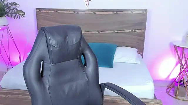 ivette bocelly online show from December 2024 10:25:01 PM