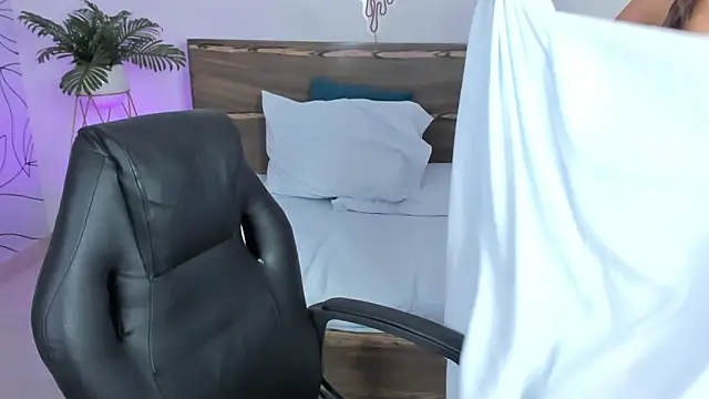 ivette bocelly online show from January 2025 10:22:02 PM