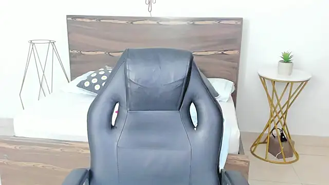 ivette bocelly online show from January 2025 07:18:02 PM