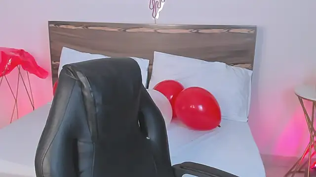 ivette bocelly online show from February 2025 08:05:01 PM