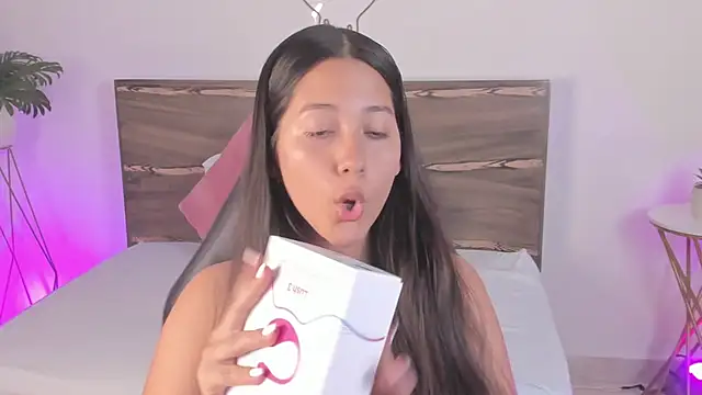 ivette bocelly online show from March 2025 07:43:02 PM