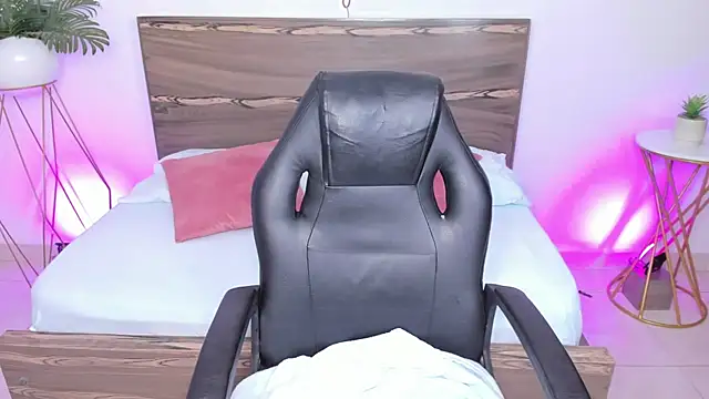 ivette bocelly online show from March 2025 07:29:02 PM