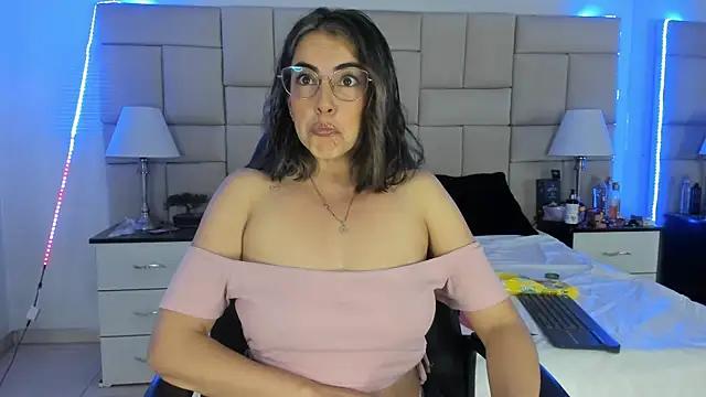 IsisLoveyes  online show from January 2025 12:23:02 AM