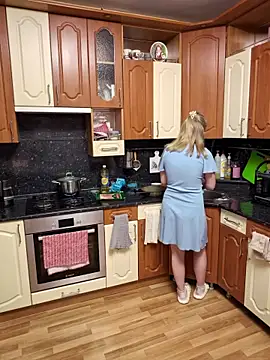 D0nna  online show from April 2026 06:39:01 PM