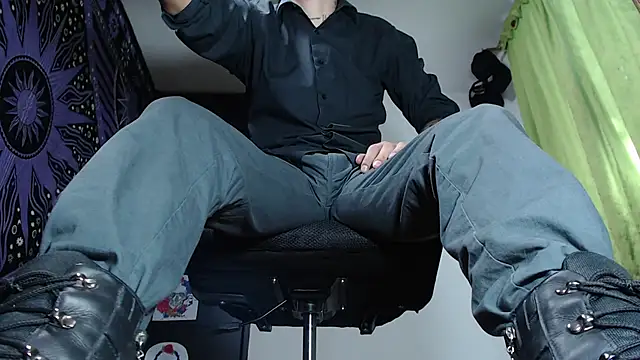 Dicaprioo  online show from December 2024 02:55:01 PM