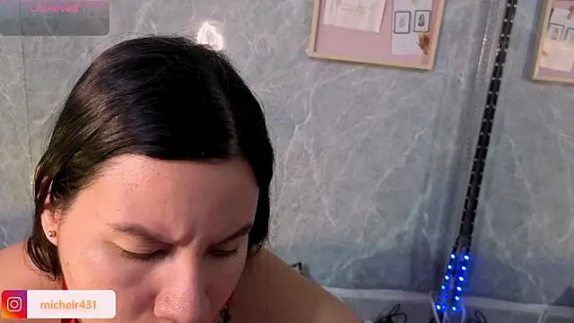 Mia  reys online show from April 2026 01:11:01 PM