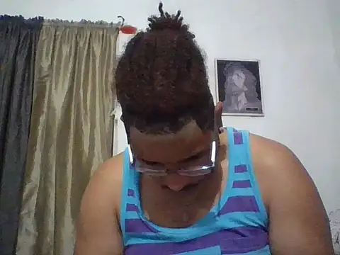 Snapshot of Dj-yefri-pauta chatting on May 2026 11:03:01 PM Dj-yefri-pauta online show from May 2026 11:03:01 PM