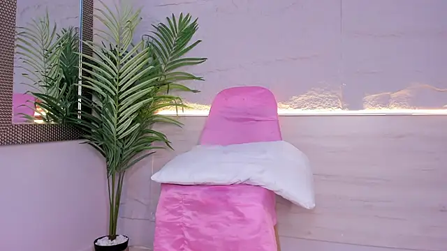 dahianthompson online show from March 2025 07:14:02 AM