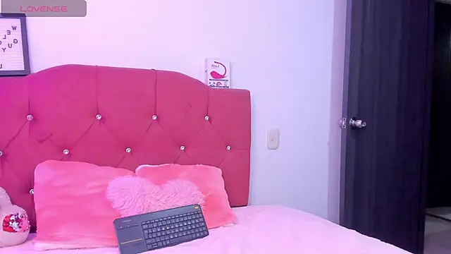 LucianaTomson online show from November 2025 09:03:02 PM