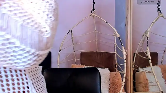  alaiasmile  online show from November 2025 04:33:01 PM