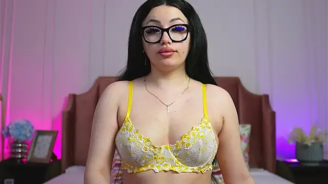 Snapshot of LisaRaee chatting on May 2026 04:30:02 AM LisaRaee online show from May 2026 04:30:02 AM