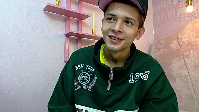 kendalltaylorr online show from December 2025 12:36:01 PM